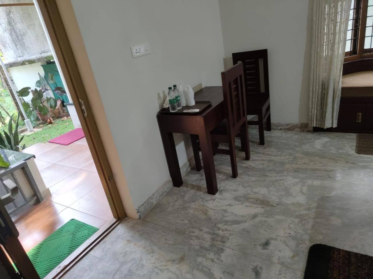 Maleyam Homestay Riverside โคชิโคด ภายนอก รูปภาพ