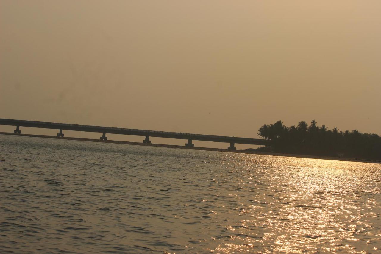 Maleyam Homestay Riverside โคชิโคด ภายนอก รูปภาพ